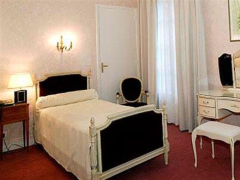 Oceania L'hôtel De France Hotel